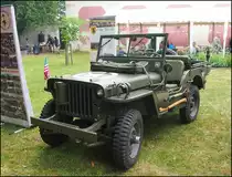 US-amerikanisches Geländefahrzeug Willys Jeep bei Eröffnungstag RAF Museum im Schloss Police am 17.6.2017.
