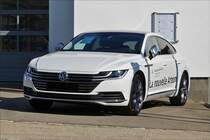 Der neue VW Arteon steht vor einer VW Werkstatt zur Probefahrt bereit.  18.06.2017