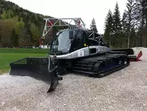 Leitwolf Prinoth Pistenbully, Mercedes 6 Zylinder Motor OM460A, 375 KW, 12.8 ltr Hubraum, an der Sprungschanze in Planica, Slowenien (05.05.2017)
