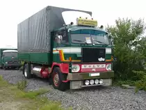 Volvo F88. 1965 - 1977. Hier wurde ein F88 abgelichtet, der ab 1973 produziert wurde. Dieses ist am schwarzen Kühlergitter aus Kunststoff zu erkennen. Der Turbodiesel hat einen Hubraum von 9.6l und leistet 260 PS. 9. Oldtimer- und Youngtimertreffen am 17.06.2017 an der  Alten Dreherei  in Mülheim an der Ruhr.