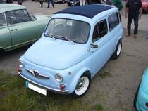 Steyr Puch 700C. 1960 - 1968. Der 700C war das Kombimodell des bereits seit 1957 gefertigten Steyr Puch 500. Mit dem Puch begann die Volksmotorisierung in Österreich. Der im Heck verbaute, luftgekühlte 2-Zylinderboxermotor hat einen Hubraum von 643 cm³ und leistet 25 PS. 9. Oldtimer- und Youngtimertreffen am 18.06.2017 an der  Alten Dreherei  in Mülheim an der Ruhr.