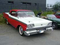 Ford Galaxie Skyliner Convertible  des Modelljahres 1959. Dieses 45868 mal produzierte Modell war ab US$ 2957,00 zu haben. Der Kunde konnte zwischen einem 6-Zylindermotor mit einem Hubraum von 3653 cm³ und 145 PS und einem V8-motor mit 4738 cm³ Hubraum und 200 PS wählen. 9. Oldtimer- und Youngtimertreffen am 17.06.2017 an der  Alten Dreherei  in Mülheim an der Ruhr.