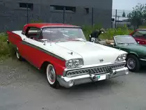 Ford Galaxie Skyliner Convertible  des Modelljahres 1959. Dieses 45868 mal produzierte Modell war ab US$ 2957,00 zu haben. Der Kunde konnte zwischen einem 6-Zylindermotor mit einem Hubraum von 3653 cm³ und 145 PS und einem V8-motor mit 4738 cm³ Hubraum und 200 PS wählen. 9. Oldtimer- und Youngtimertreffen am 17.06.2017 an der  Alten Dreherei  in Mülheim an der Ruhr.