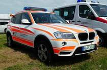 =BMW des BRK KV München steht auf dem Parkplatz der RettMobil 2017 in Fulda, Mai 2017