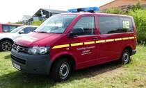 =VW T5 der Feuerwehr LEHNSAN, abgestellt auf dem Parkplatz der RettMobil 2017 in Fulda, Mai 2017