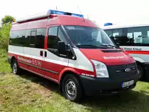 =Ford Transit der Werksfeuerwehr B/S/H, gesehen auf dem Parkplatz der RettMobil 2017 in Fulda, Mai 2017