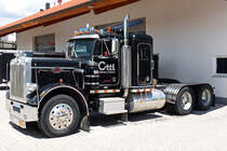 Peterbilt Sattelzugmaschine gesehen in einem Gewerbegebiet in Alling (bei München) 17.06.2017