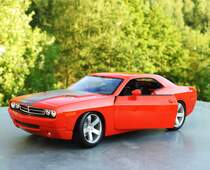 MAISTO 1:18 DODGE CHALLENGER CONCEPT 2006
Schon als MAISTO-Modell im knalligen Rot aufregend-bei YOUTUBE kann man die
 Lady in Red  aus DETROIT-CITY mit kernigem Motorsound im Original
bewundern-hier am 19.6.2017.....