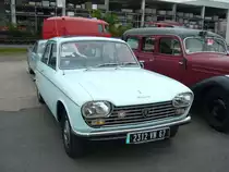 Peugeot 204 Limousine. 1965 - 1976. Der 204 war als viertürige Limousine, fünftüriger Kombi Break, als dreitüriges Coupe, als Cabriolet und als Fourgonette genanntes Kombimodell ohne hintere Seitenscheiben, lieferbar. Er war mit einem 4-Zylinderreihenmotor, der aus 1130 cm³, je nach Baujahr, zwischen 53 PS und 58 PS leistet. Alternativ war auch ein Dieselmotor lieferbar. 9. Oldtimer- und Youngtimertreffen am 17.06.2017 an der  Alten Dreherei  in Mülheim an der Ruhr.