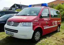 =VW T5 der Feuerwehr Recklinghausen, gesehen auf dem Parkplatz der RettMobil 2017 in Fulda, Mai 2017