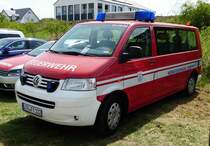 =VW T5 der Werksfeuerwehr Chempark Leverkusen, gesehen auf dem Parkplatz der RettMobil 2017 in Fulda, Mai 2017