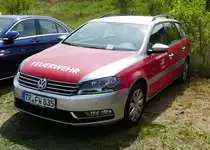 =VW Passat der Berufsfeuerwehr TRIER, gesehen auf dem Parkplatz der RettMobil 2017 in Fulda, Mai 2017
