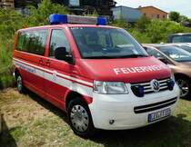 =VW T5 der Werksfeuerwehr Chempark Leverkusen, gesehen auf dem Parkplatz der RettMobil 2017 in Fulda, Mai 2017