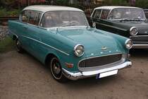 Opel Olympia Rekord P1. 1957 - 1960. Der abgelichtete P1 entstammt dem ersten Modelljahr. 
9. Oldtimer- und Youngtimertreffen am 17.06.2017 an der  Alten Dreherei  in Mülheim an der Ruhr. 