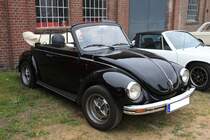 VW Typ 15 Käfer Cabriolet des Modelljahres 1976. Mit der Modellbezeichnung 1303 LS Cabriolet wurde dieses Modell von 1972 - 1980 bei Karmann in Osnabrück gefertigt. Der im Heck verbaute 4-Zylinderboxermotor hat einen Hubraum von 1584 cm³ und leistet 50 PS. 9. Oldtimer- und Youngtimertreffen am 17.06.2017 an der  Alten Dreherei  in Mülheim an der Ruhr.