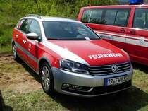 =VW Passat der Berufsfeuerwehr TRIER, gesehen auf dem Parkplatz der RettMobil 2017 in Fulda, Mai 2017