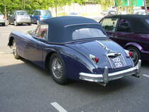 Heckansicht eines Jaguar XK150 DHC. 1957 - 1961. Besucherparkplatz der Düsseldorfer Classic Remise am 22.06.2017.