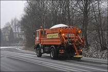 Beim MAN 19.364 wurde auf der Meisterei das Streusalz ergnzt und ist nun auf dem Weg zur A45. (04.01.2009)
