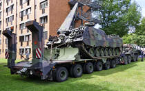 SLT Elefant mit Bergepanzer Büffel auf der Ladefläche am Tag der Bundeswehr in Hürth - 10.06.2017