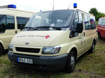 =Ford Transit vom DRK aus NRW, gesehen auf dem Parkplatz der RettMobil 2017 in Fulda, Mai 2017