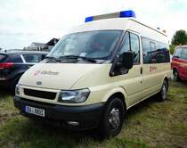 =Ford Transit der Malteser, gesehen auf dem Parkplatz der RettMobil 2017 in Fulda, Mai 2017