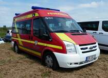 =Ford Transit als MZF der Feuerwehr BAIERSDORF, gesehen auf dem Parkplatz der RettMobil 2017 in Fulda, Mai 2017