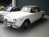 Alfa Romeo 2600 Spider. 1961 - 1965. Dieser aus Frankreich importierte 2600 Spider wartet in der Düsseldorfer Classic Remise auf einen Käufer. 22.06.2017.