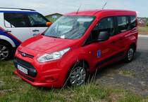 =Ford der Feuerwehr von BAD SALZUFLEN, gesehen auf dem Parkplatz der RettMobil 2017 in Fulda - Mai 2017