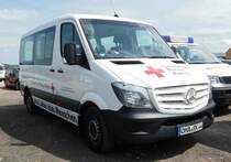 =MB Sprinter vom DRK OSTERODE/HARZ, gesehen auf dem Parkplatz der RettMobil 2017 in Fulda - Mai 2017