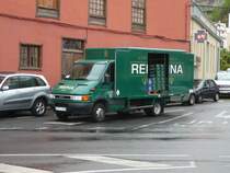 Iveco als Getrnketransporter mit Werbung einer spanischen Brauerei gesehen auf Teneriffa in Januar 2009