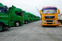 MAN von Lagerhäuser Aarau und diverse LKW von Traveco am Trucker Festival in Interlaken.