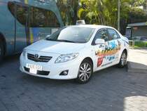 Toyota Corolla als Taxi vor dem Loro-Park, Teneriffa im Januar 2009