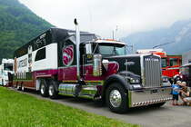 Kenworth LKW mit Latteso Anhänger am 24.6.17 am Trucker Festival in Interlaken.