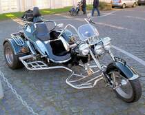 Trike vorm Schlo Brhl geparkt - 26.12.2008