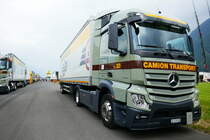 MB Actros von Camion Transport am 24.6.17 am Trucker Festival in Interlaken.