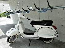 Vespa PX 125 2T. Aufgenommen am 28.06.2017 in Wetzikon, Kanton Zürich, Schweiz