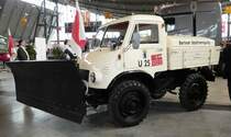 =Unimog  Froschauge  der Berliner Stadtreinigung mit angebautem Schneepflug, gesehen bei der Retro Classic in Stuttgart - März 2017