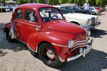 Renault 4CV auf dem Oldtimer-Treffen an der Rennbahn in Krefeld, 8.5.16