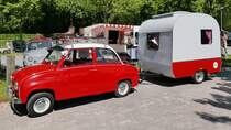 Ein Goggomobil mit passendem Wohnwagen auf dem Oldtimer-Treffen an der Rennbahn in Krefeld, 8.5.16