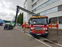 Feuerwehr Obertshausen Scania Hubrettungsbühne (HRB 32) (Florian Obertshausen 3-38-1) am 01.07.17 beim Tag der Offenen Tür der Firma Karl Mayer