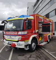 Neuer Feuerwehr Obertshausen Mercedes Benz Atego  Gerätewagen Logistik/Technische Hilfeleistung (GW-L/TH) (Florian Obertshausen 3-51-1) am 01.07.17 beim Tag der Offenen Tür der Firma Karl Mayer