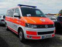 VW T5 des DRK OV BRUCHSAL, gesehen auf dem Parkplatz der RettMobil 2017 in Fulda - Mai 2017