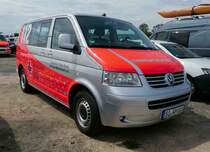 =VW T5 vom DRK OV KAAN-MARIENBORN, gesehen auf dem Parkplatz der RettMobil 2017 in Fulda - Mai 2017