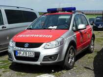 =Suzuki SX4 der Feuerwehr BENSHEIM, gesehen auf dem Parkplatz der RettMobil 2017 in Fulda - Mai 2017