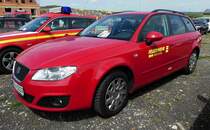 =Seat Exeo der Feuerwehr WUPPERTAL, gesehen auf dem Parkplatz der RettMobil 2017 in Fulda - Mai 2017