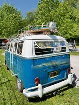 VW Bulli (T1) Wohnmobil auf dem Oldtimer-Treffen an der Rennbahn in Krefeld, 8.5.16