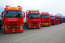 Zwei Volvo und ein Renault von Gschwend Transporte am 24.6.17 am Trucker Festival in Interlaken.