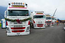 Fünf Volvo von Pfister am 24.6.17 am Trucker Festival in Interlaken.