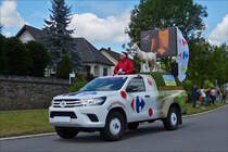 Toyota Hilux, als Teilnehmer der Caravanne du Tour unterwegs auf den Straßen von Luxemburg.  03.07.2017  