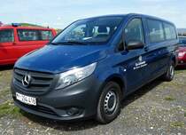 MB Vito als Dienstfahrzeug der Bundeswehr steht auf dem Parkplatz der RettMobil 2017 in Fulda - Mai 2017